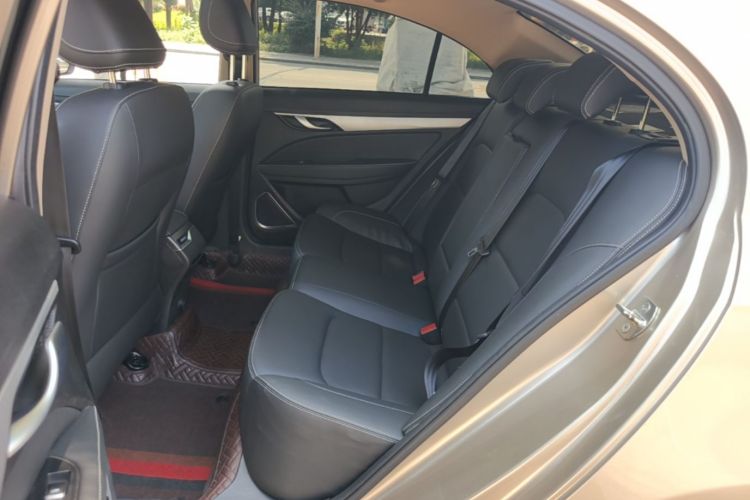 GEELY Emgrand 2018 car image #17