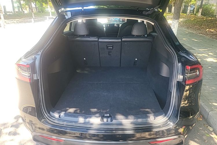 Tesla Model Y 2024 #19 Tesla Model Y 2024 car image #19