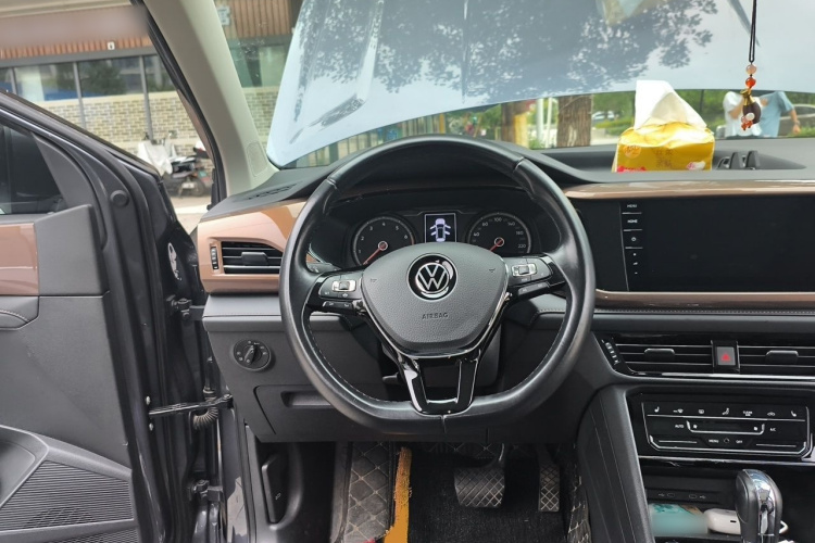 Volkswagen Tharu 2021 car image #15