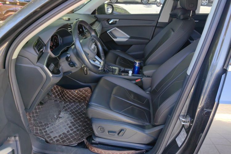 Audi Q3 2021 car image #17