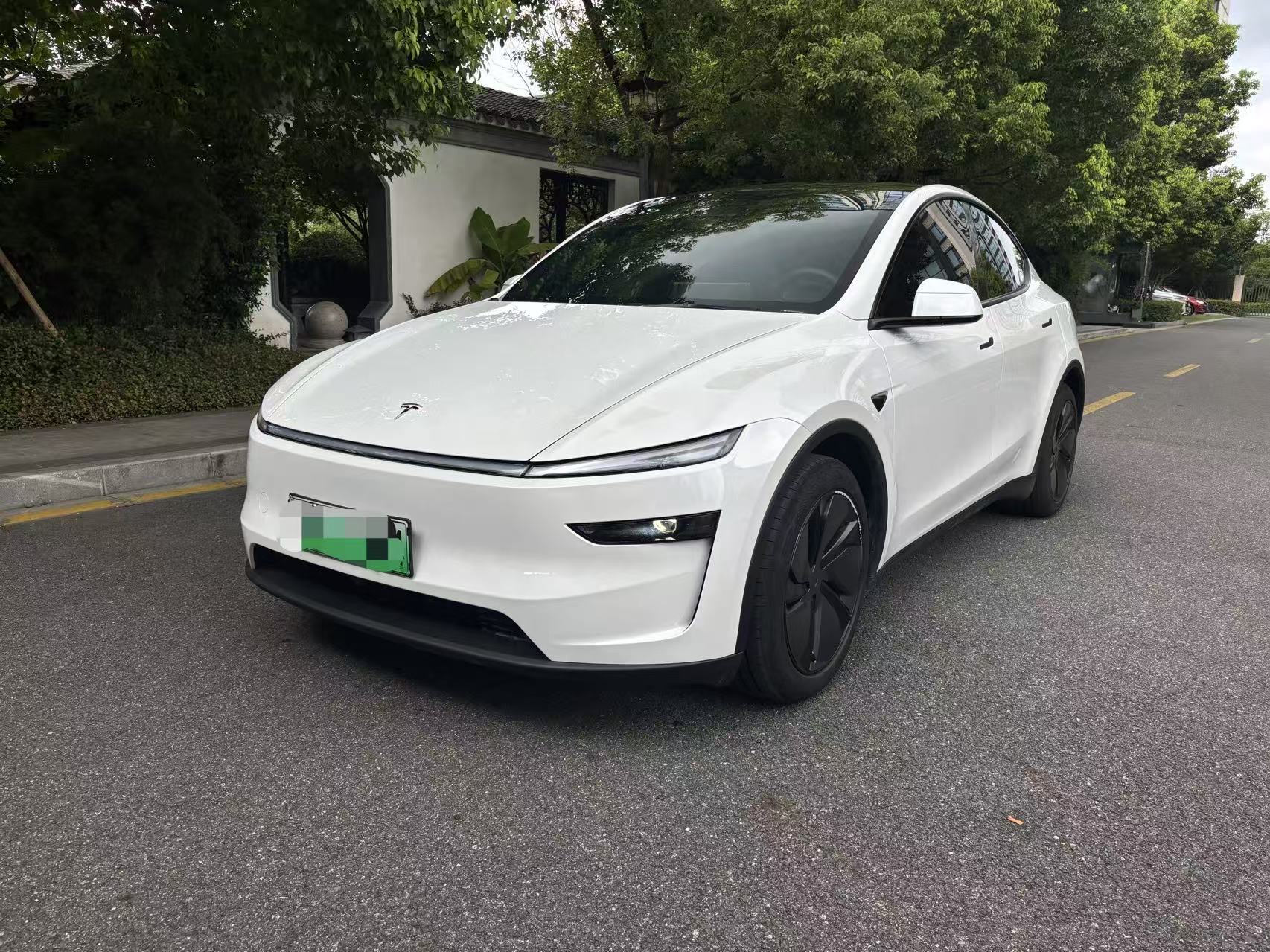 Tesla Model Y 2026 car image 