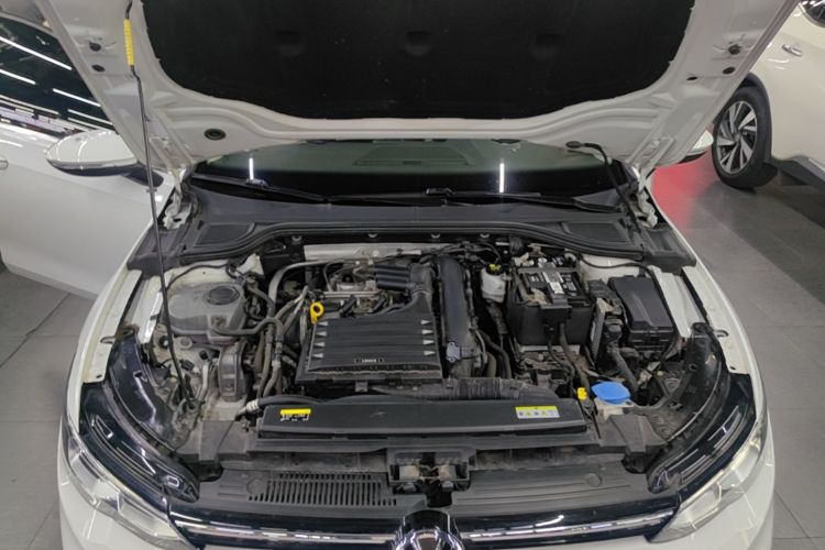 Volkswagen Golf 2021 car image #20