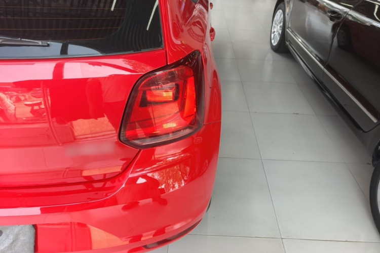 Volkswagen Polo 2018 car image #8