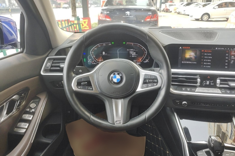 BMW 3 Series 2020 car image #11