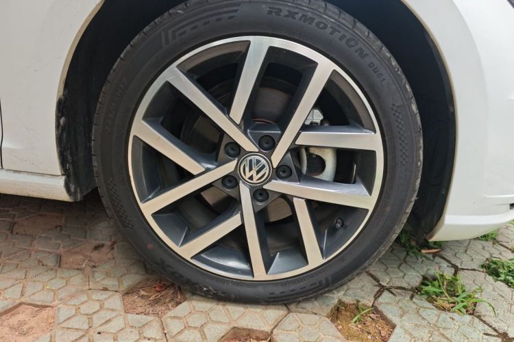 Volkswagen Golf 2020 car image #6