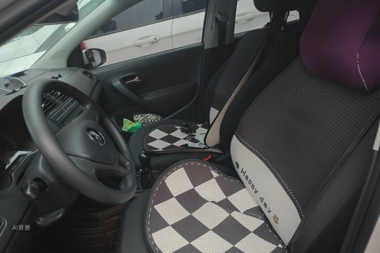 Volkswagen Polo 2015 car image #17
