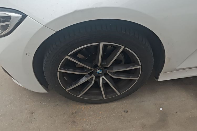 BMW 3 Series 2021 car image #9