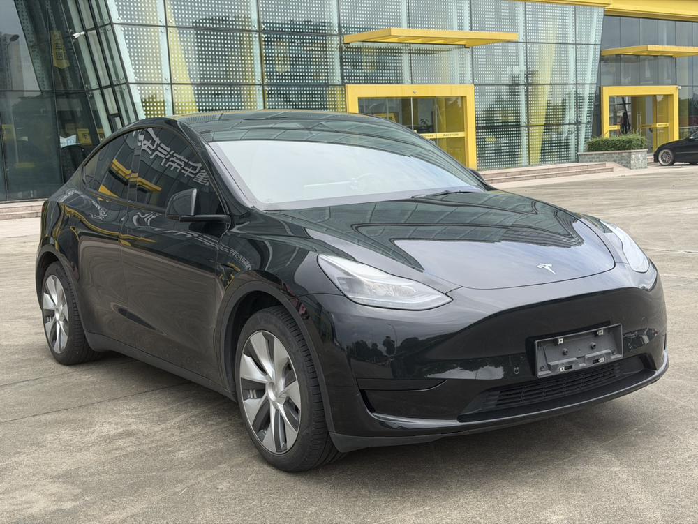 Tesla Model Y 2023 car image #3