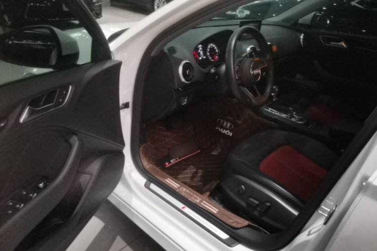 Audi A3 2019 car image #16