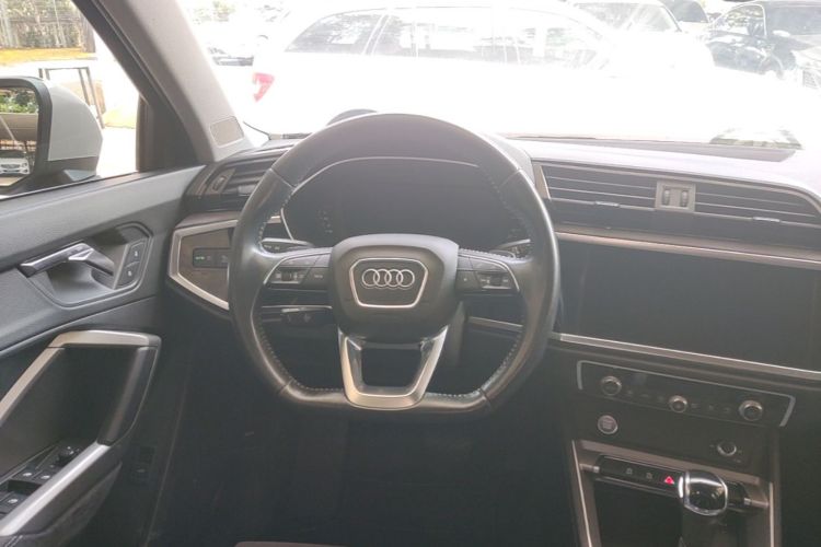 Audi Q3 2019 #11 Audi Q3 2019 car image #11