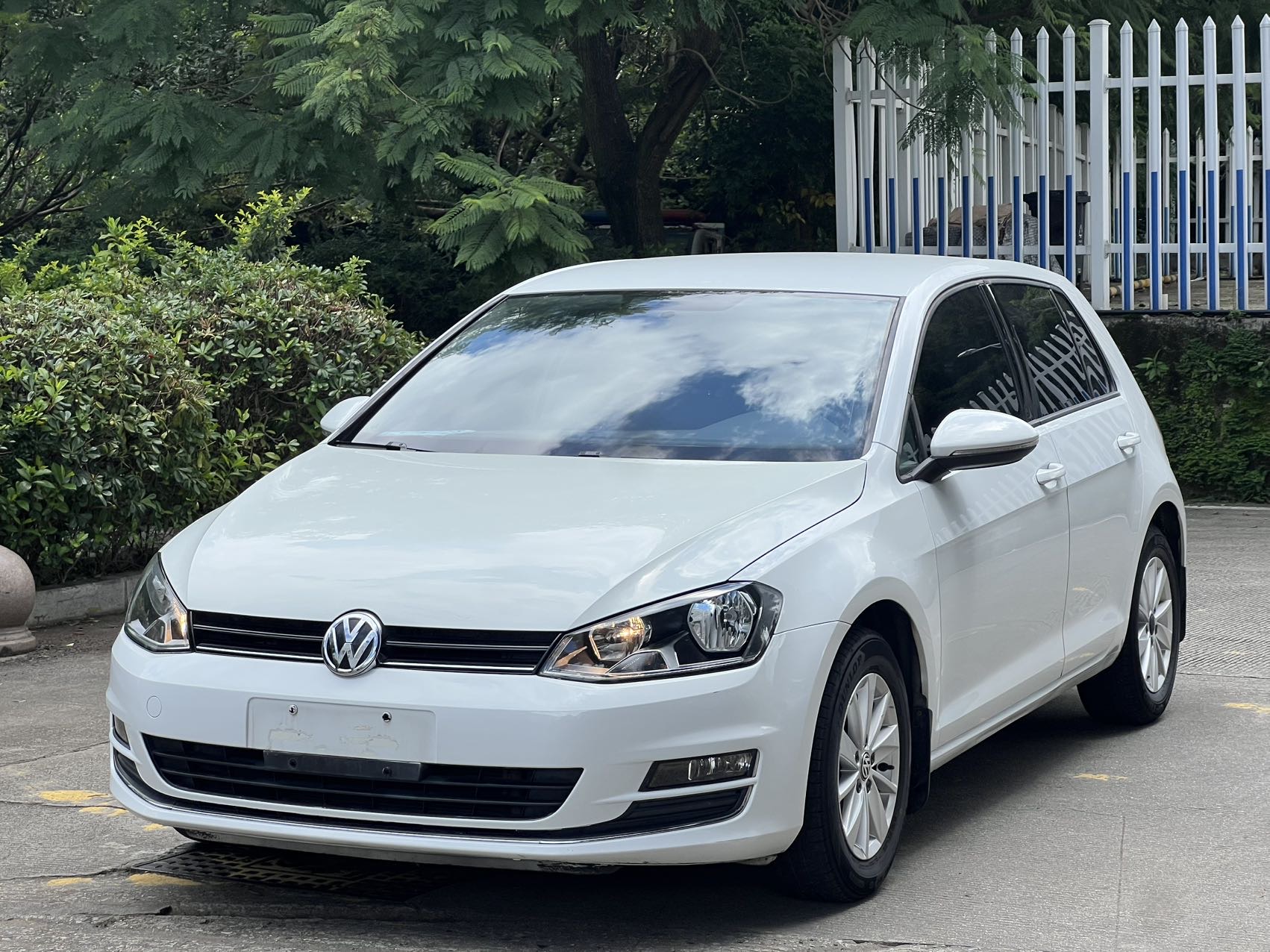 Volkswagen Golf 2017 Volkswagen Golf 2017 car image
