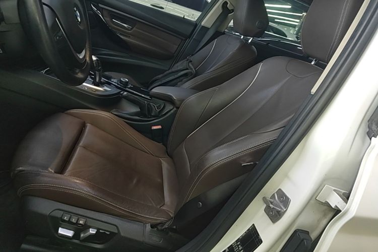 BMW 3 Series 2018 #19 BMW 3 Series 2018 car image #19