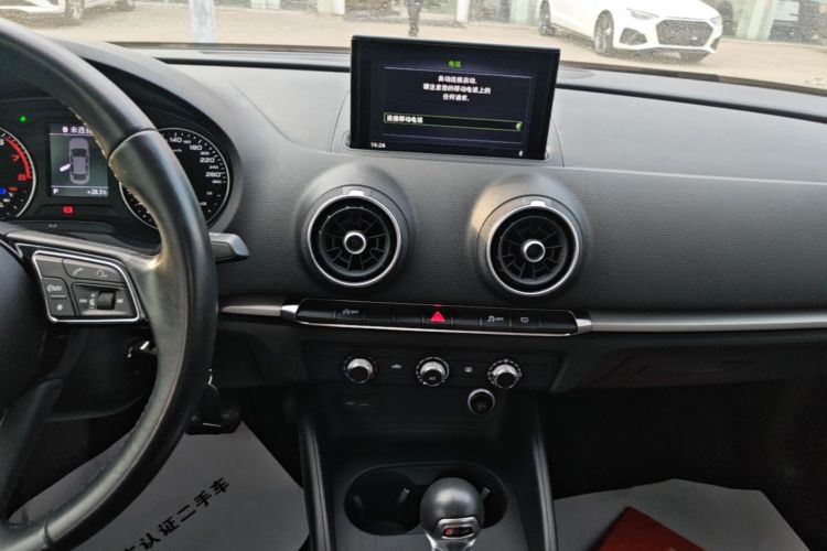 Audi A3 2018 immagine di auto #13