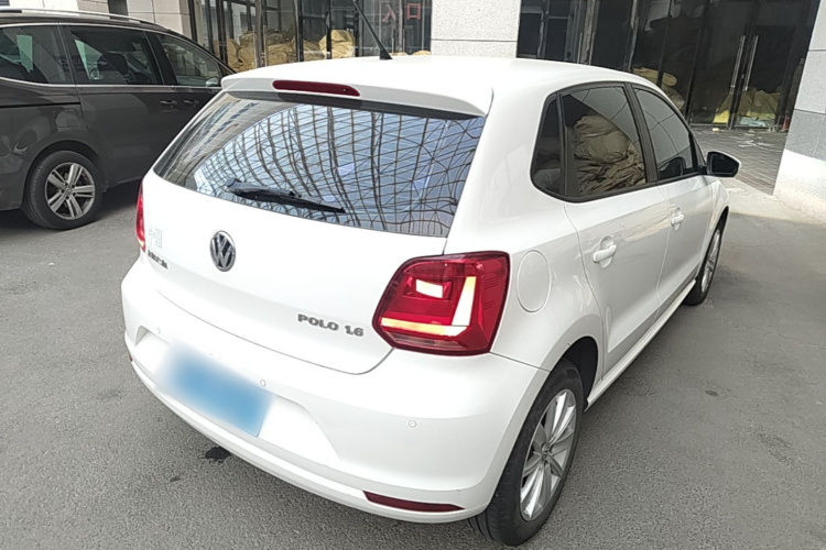 Volkswagen Polo 2015 car image #7