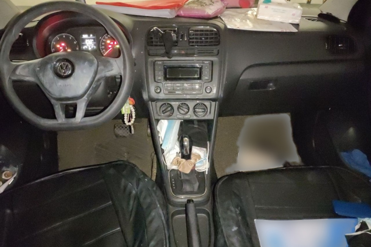 Volkswagen Polo 2016 car image #12