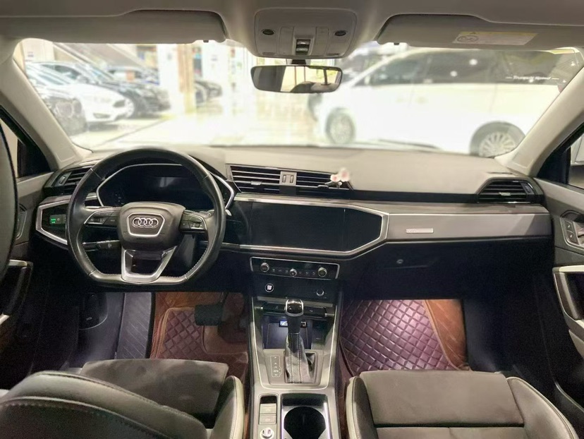 Audi Q3 2022 car image #5
