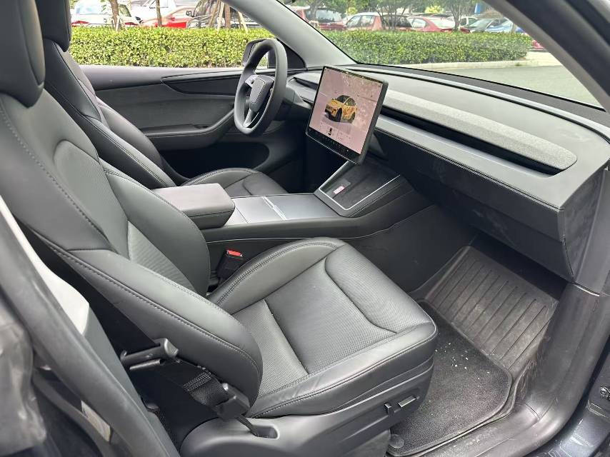 Tesla Model Y 2025 #17 Tesla Model Y 2025 car image #17