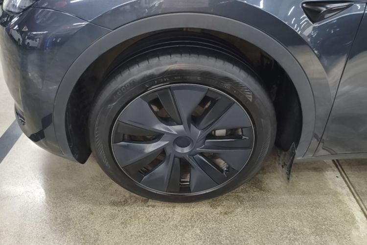 Tesla Model Y 2025 #9 Tesla Model Y 2025 car image #9
