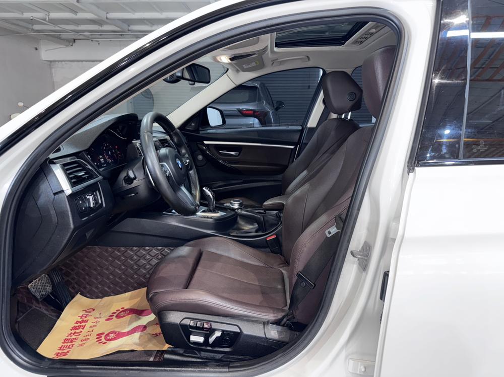 BMW 3 Series 2018 car image #14