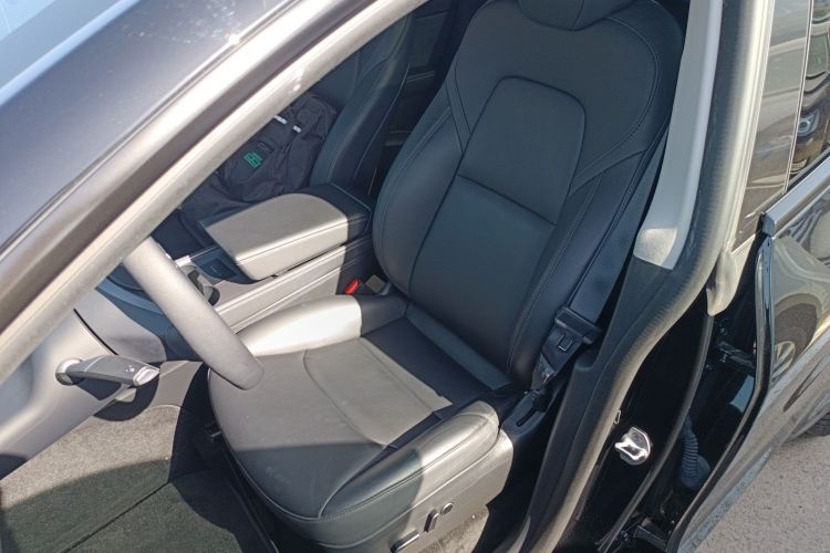 Tesla Model Y 2022 car image #15