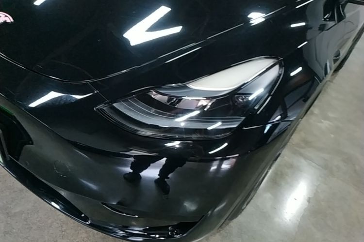 Tesla Model Y 2023 car image #23