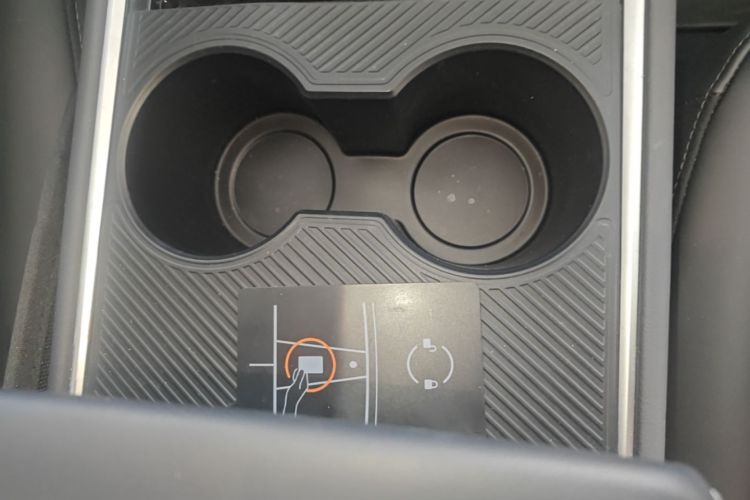 Tesla Model 3 2022 car image #9