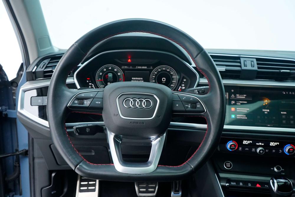 Audi Q3 2022 car image #18
