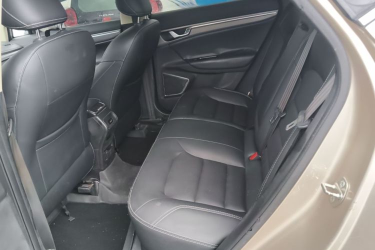 GEELY Emgrand GS 2016 car image #17