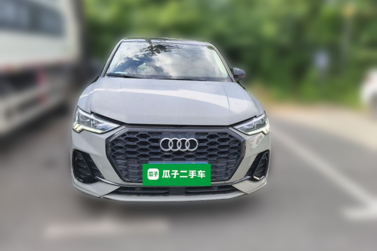 Audi Q3 2021 car image #3