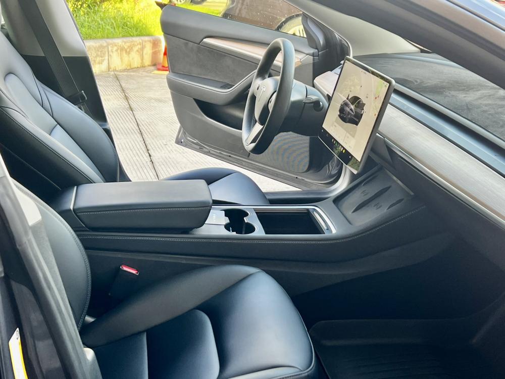 Tesla Model 3 2022 car image #24