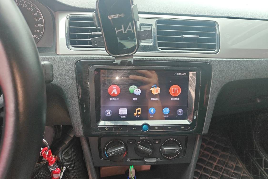 Volkswagen Santana 2015 car image #26