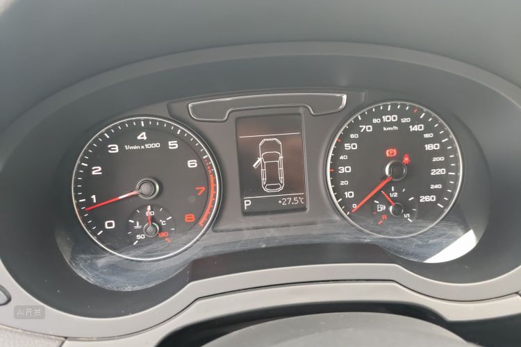 Audi Q3 2016 car image #13