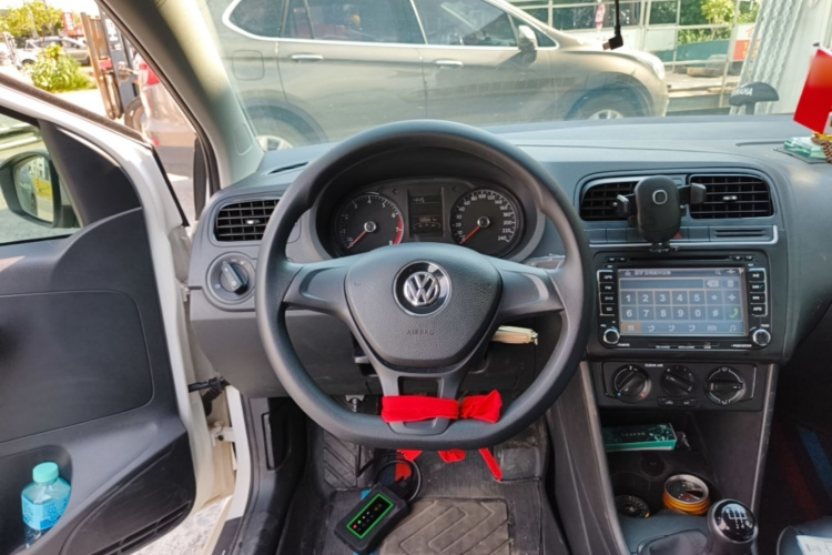 Volkswagen Polo 2017 car image #11