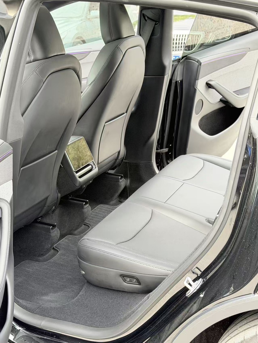 Tesla Model Y 2026 #6 Tesla Model Y 2026 car image #6