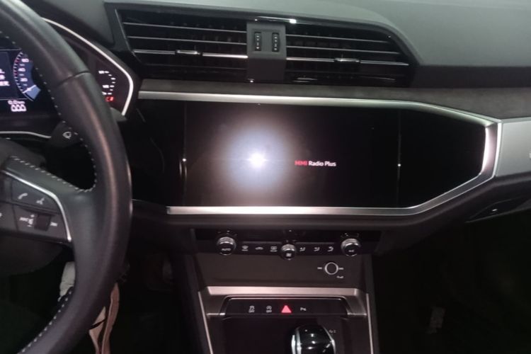 Audi Q3 2021 car image #13