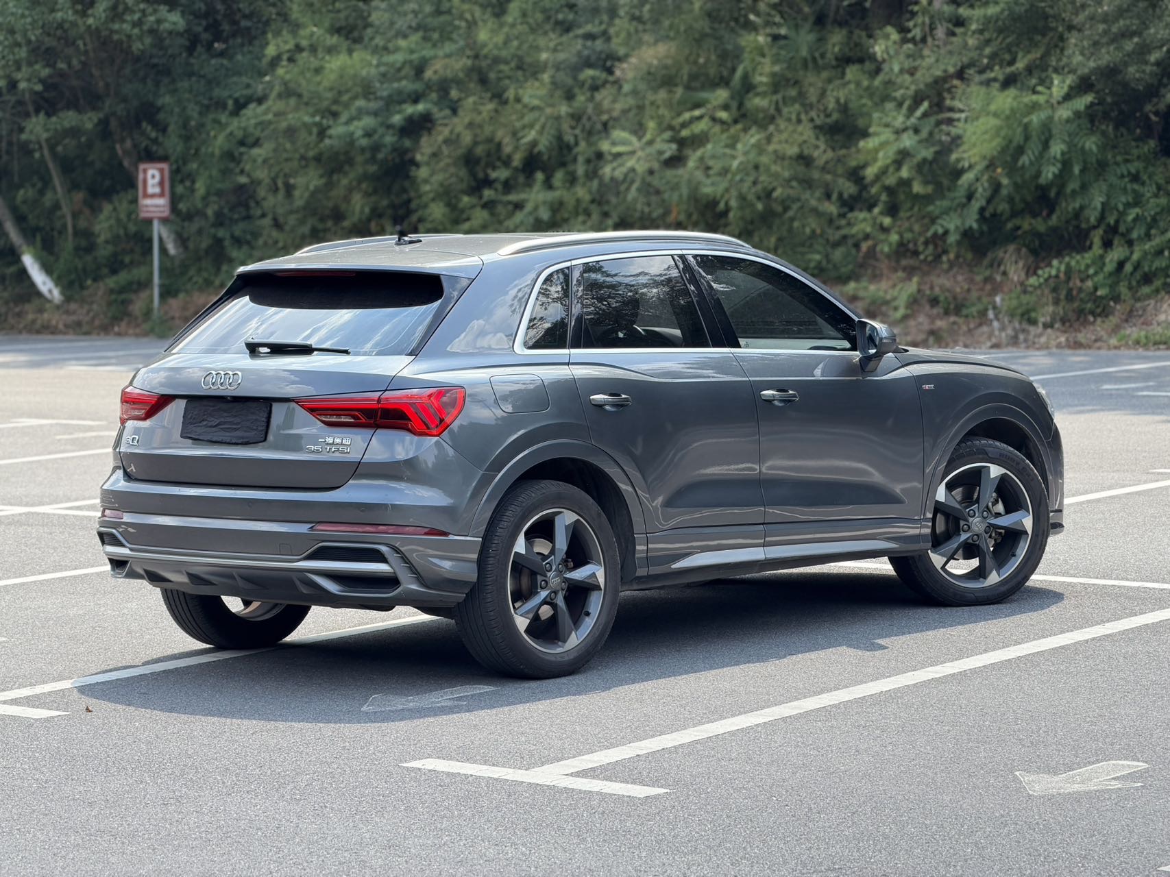 Audi Q3 2019 car image #7