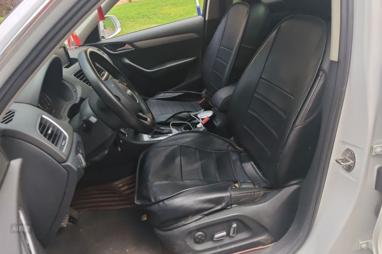 Audi Q3 2019 car image #17
