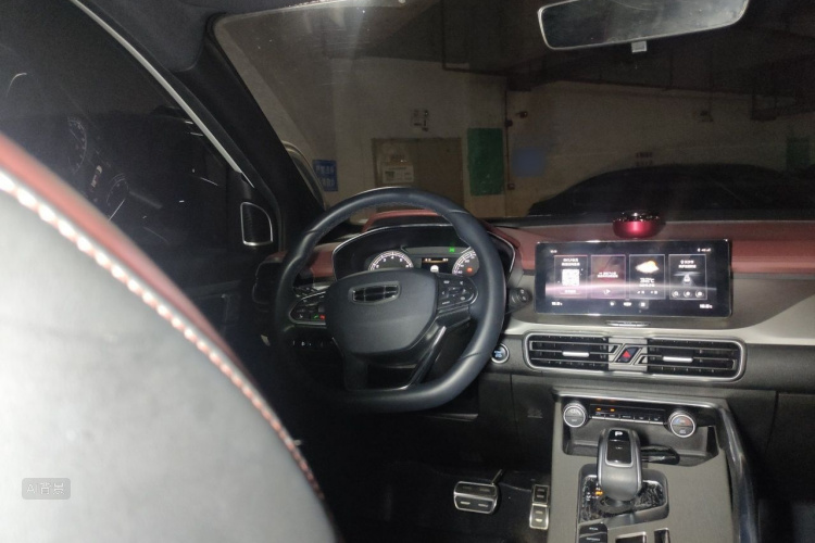 GEELY Coolray 2021 car image #12
