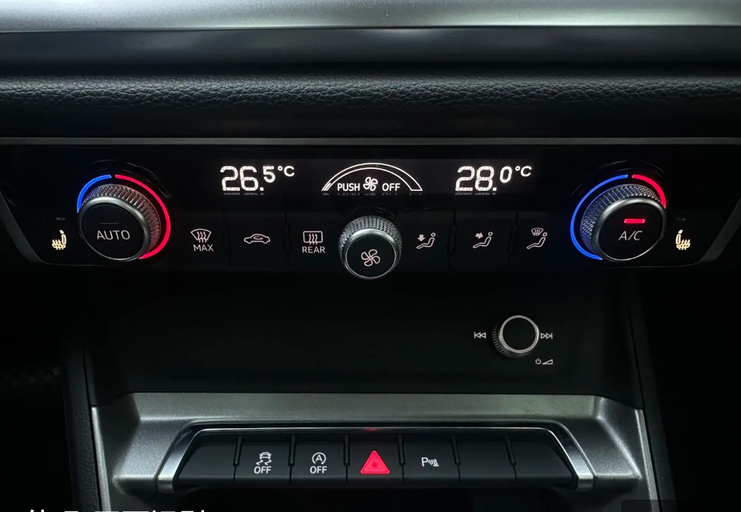 Audi Q3 2023 car image #12