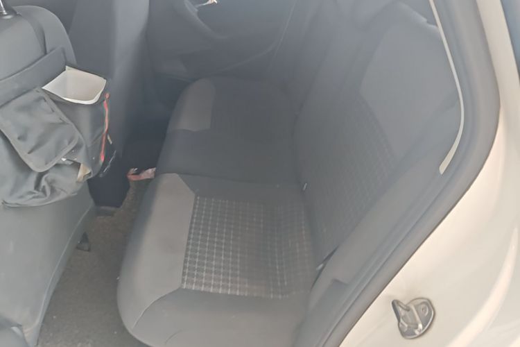 Volkswagen Polo 2017 car image #17