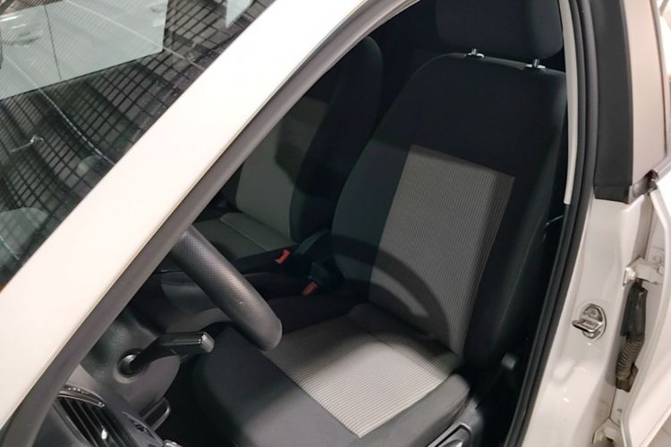 Volkswagen Polo 2016 car image #19