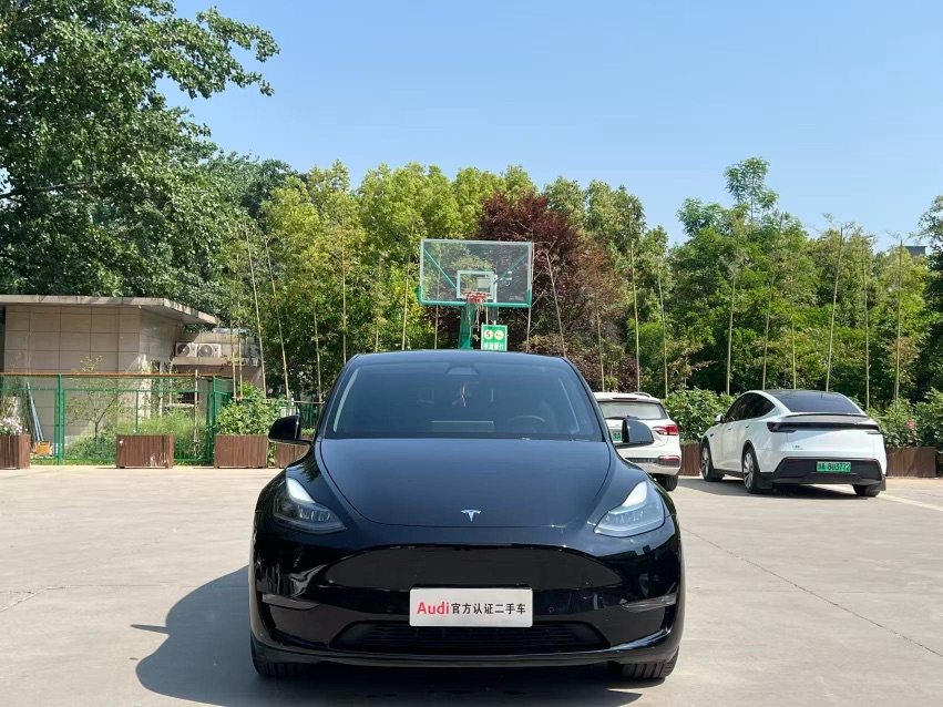 Tesla Model Y 2022 car image #2