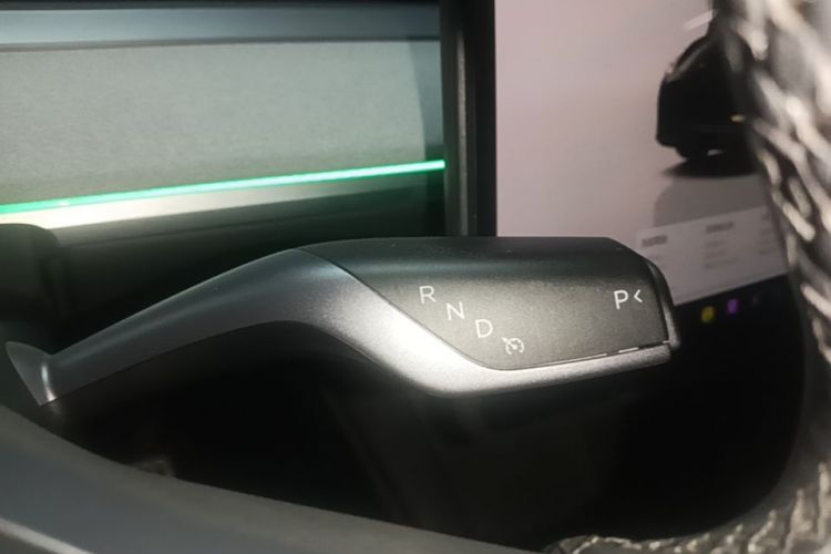 Tesla Model Y 2023 #14 Tesla Model Y 2023 car image #14