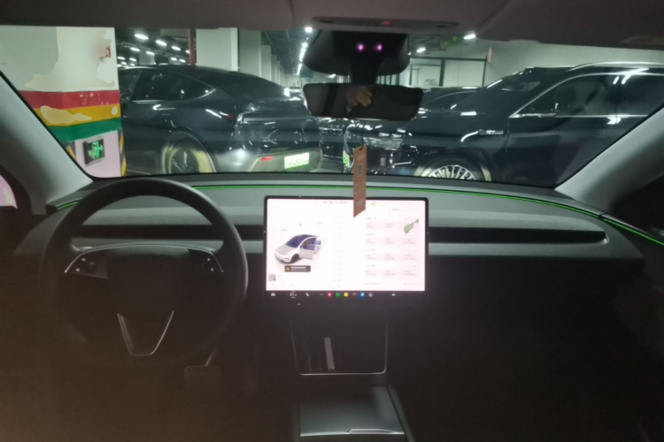 Tesla Model Y 2025 #10 Tesla Model Y 2025 immagine di auto #10