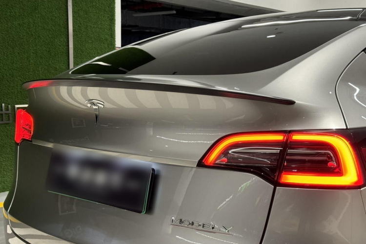 Tesla Model Y 2023 #4 Tesla Model Y 2023 car image #4