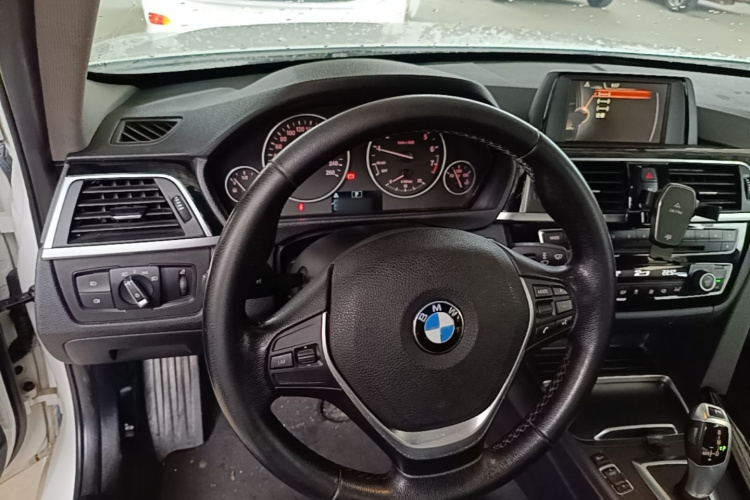 BMW 3 Series 2017 car image #11