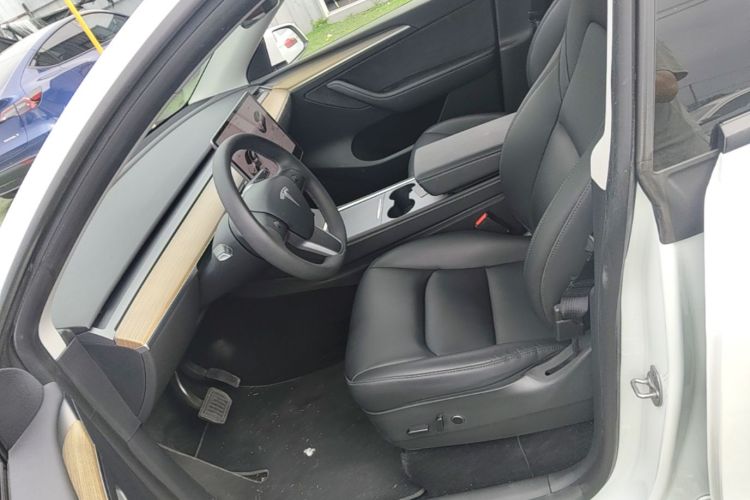 Tesla Model Y 2022 car image #19