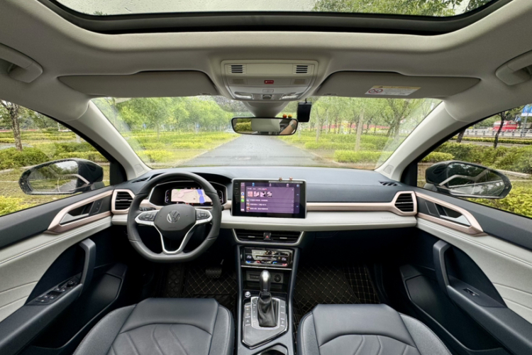 Volkswagen Tharu 2024 car image #13