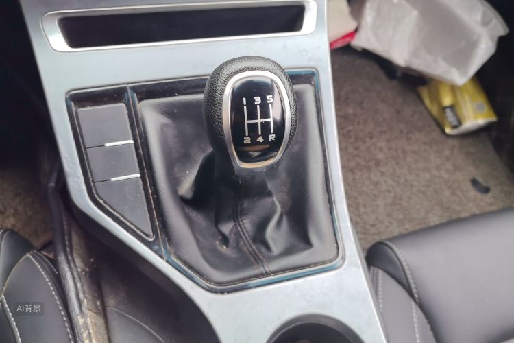 2019 car image #16