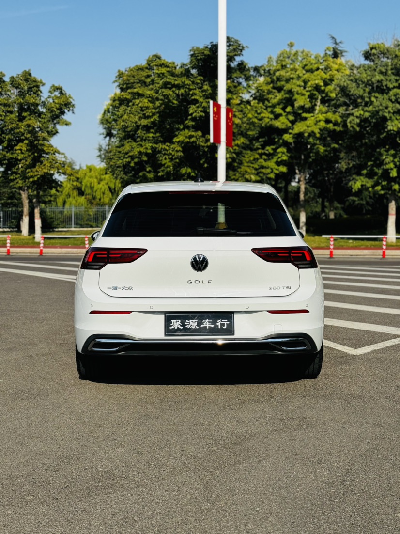 Volkswagen Golf 2023 car image #7